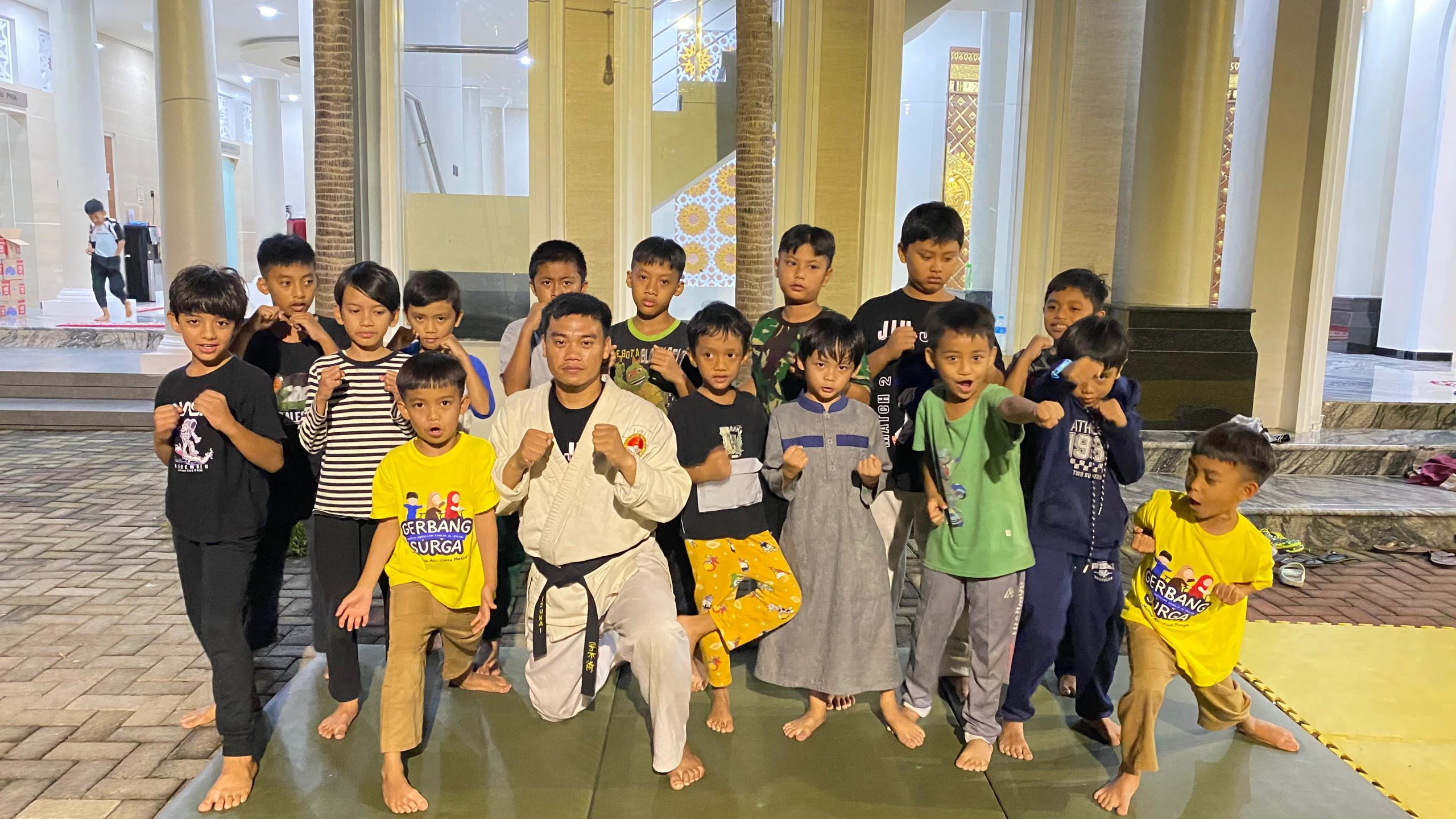 Apakah Anak Yatim Termasuk Mustahik Zakat?